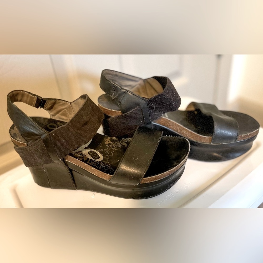 Black OTBT Wedges Size 8